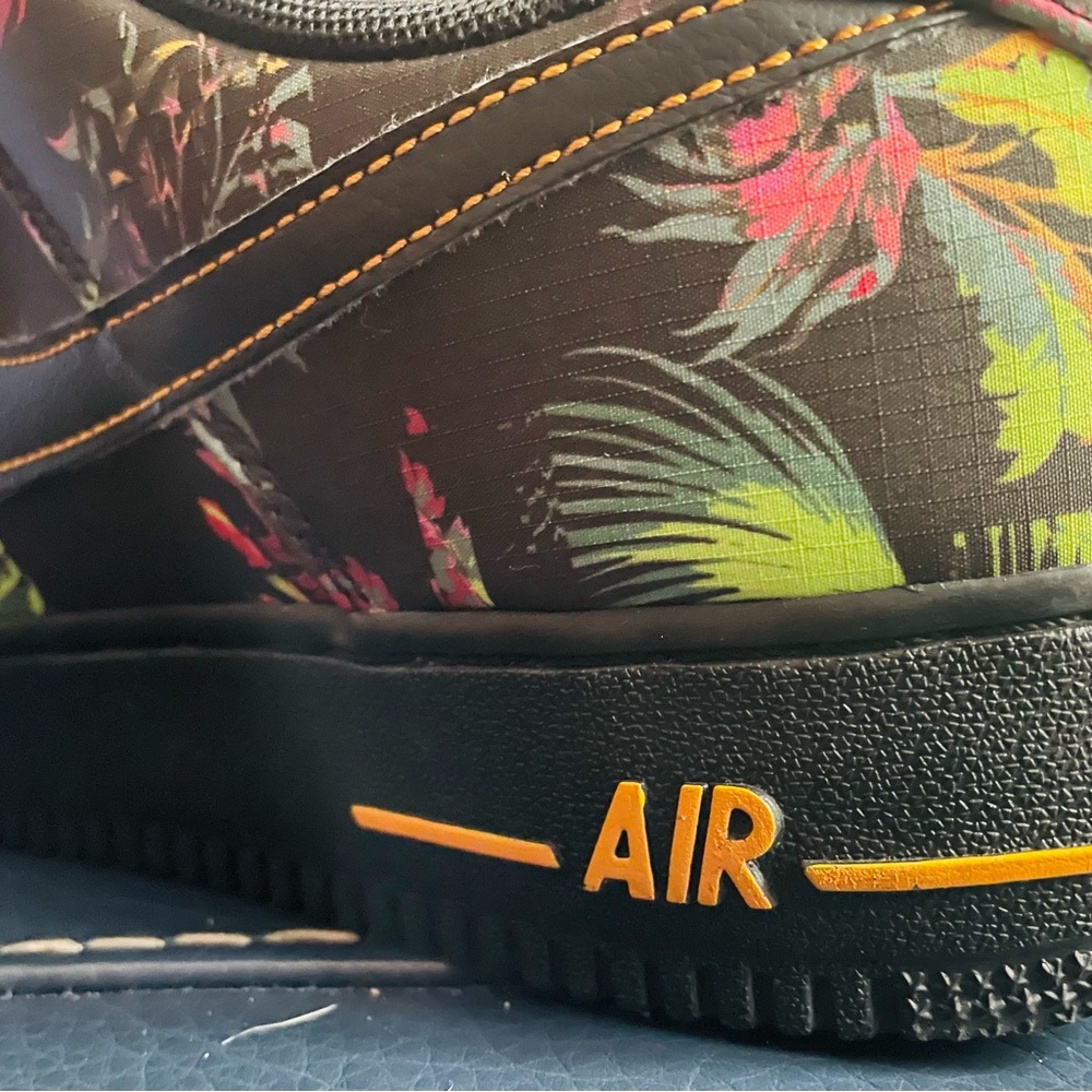 Nike Air Force 1'07
LV8 “Floral Pack” Mens 10
$179 - Picture 9 of 12
